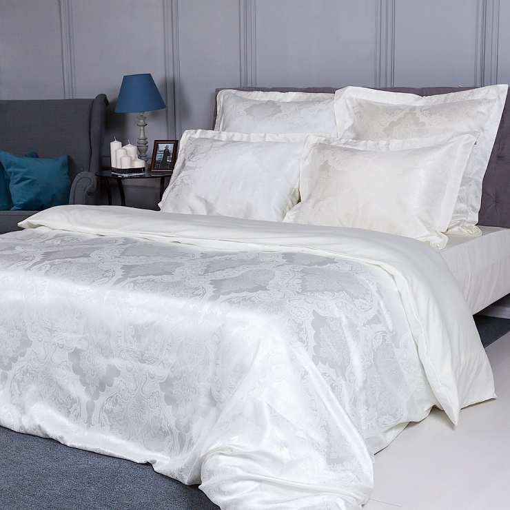 Элегантный белый комплект постельного белья
