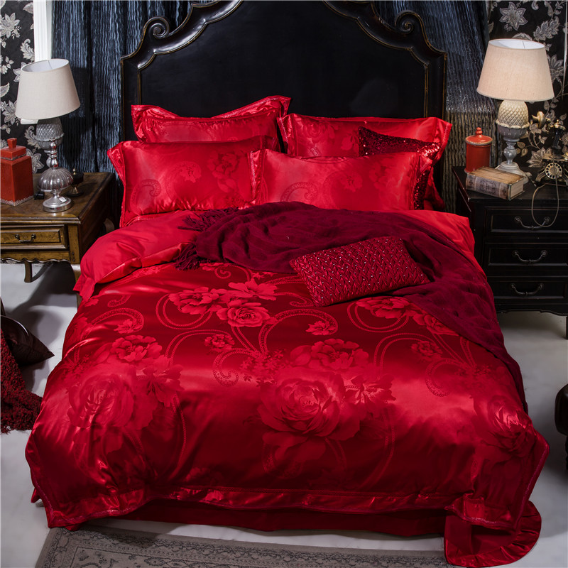 Красное постельное белье из жаккарда
